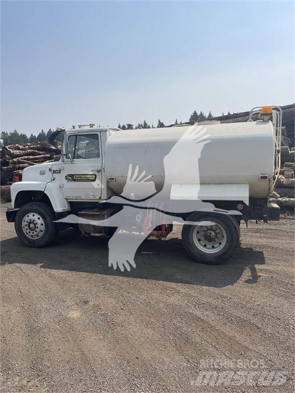 Ford 8000 Tovornjaki za vodo