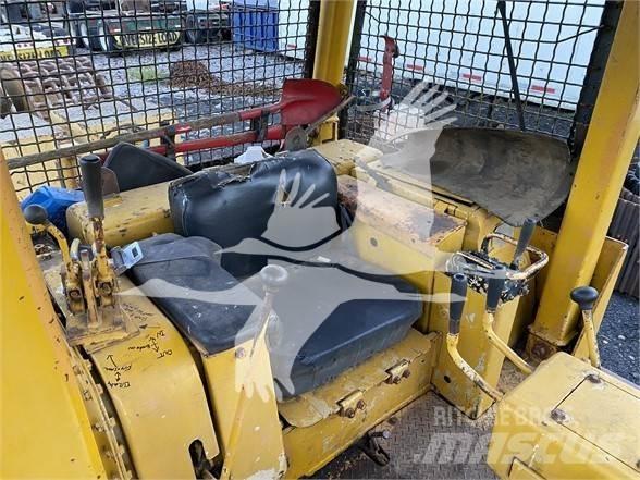Komatsu D65E-6 Buldožerji goseničarji