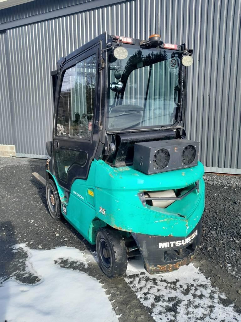 Mitsubishi FD 25 N Dizelski viličarji
