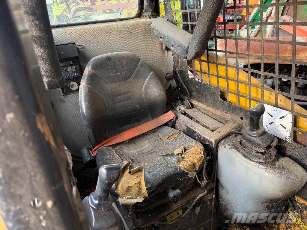 CAT 216 B 3 Skid steer mini nakladalci
