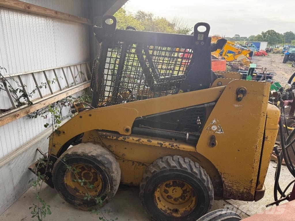 CAT 216 B 3 Skid steer mini nakladalci