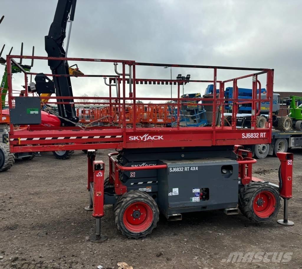 SkyJack SJ 6832 RT Škarjaste dvižne ploščadi
