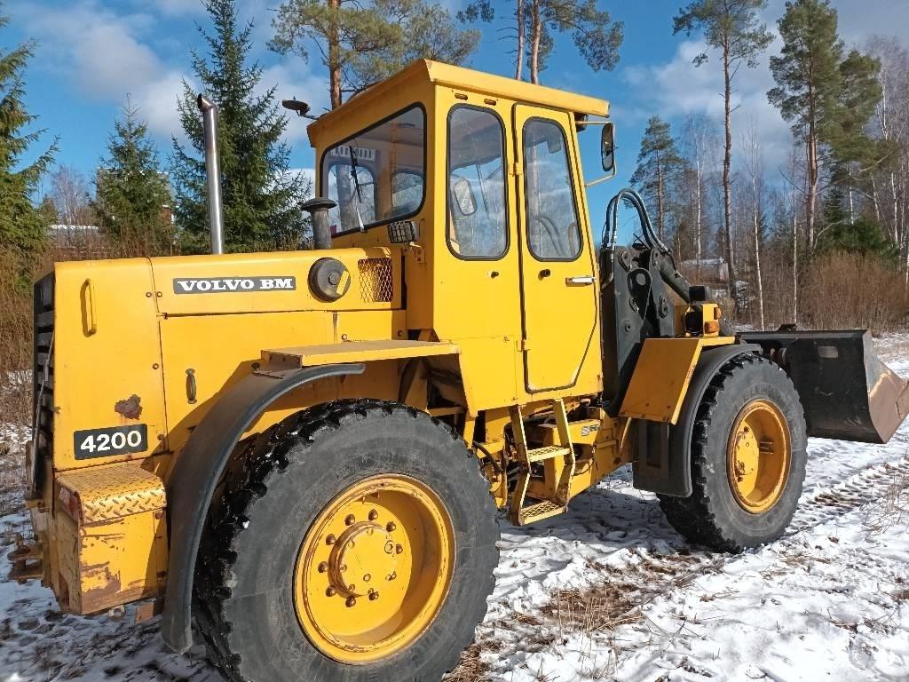 Volvo BM 4200 Kolesni nakladalci
