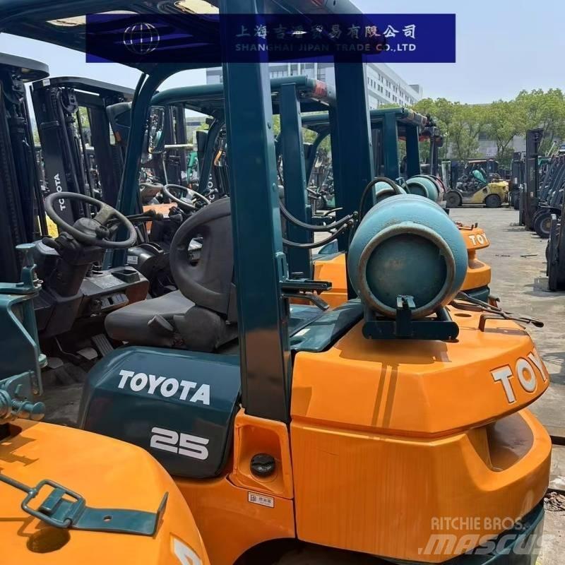 Toyota 25 Dizelski viličarji