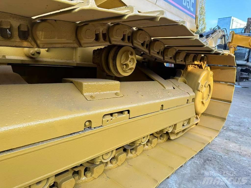 CAT D 5 C Buldožerji goseničarji