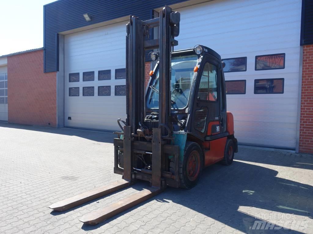 Nissan FGD 02A30Q Dizelski viličarji