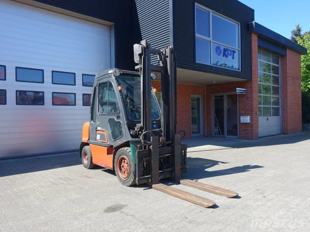 Nissan FGD 02A30Q Dizelski viličarji