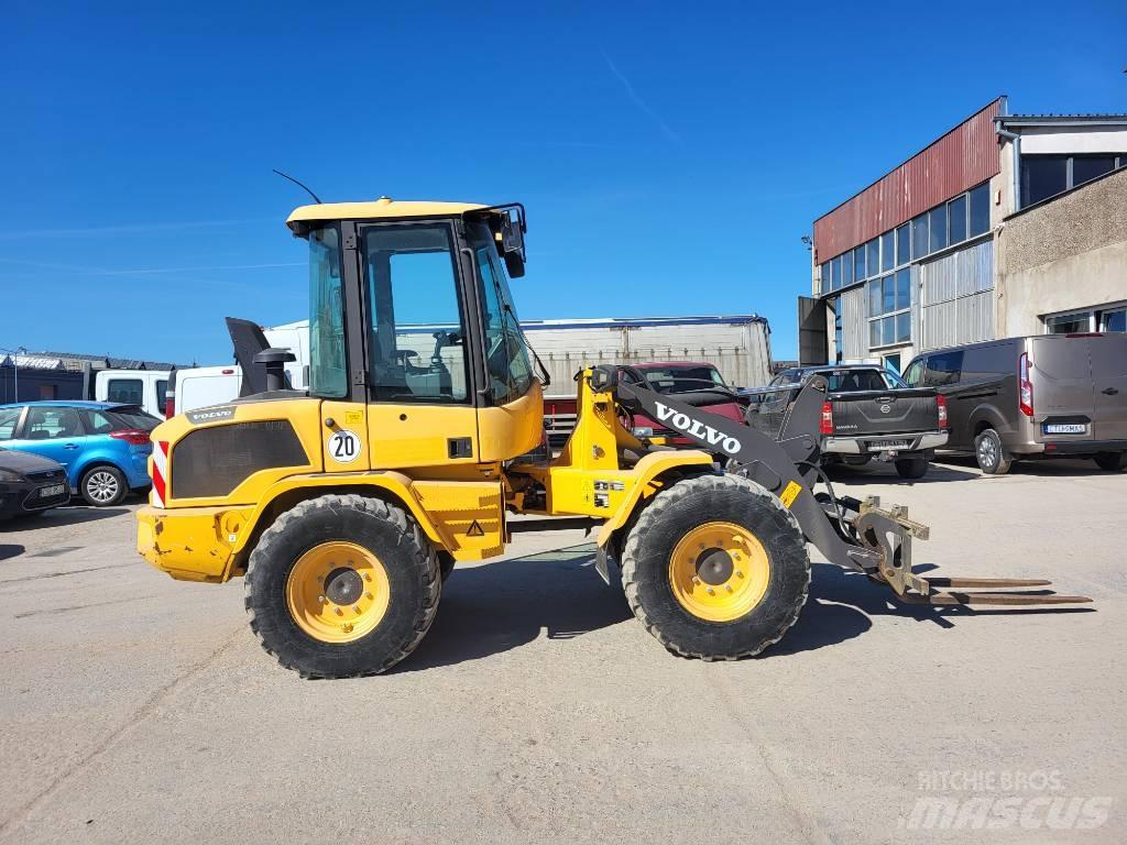 Volvo L 30 G Kolesni nakladalci