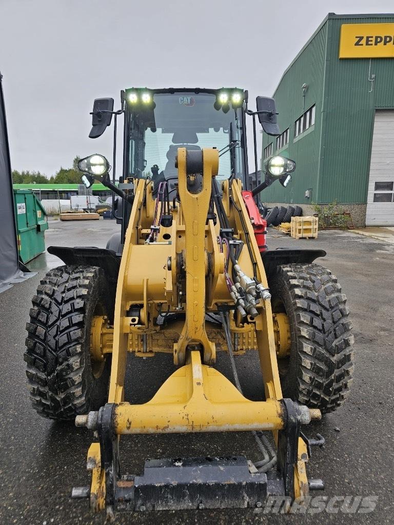 CAT 908 HF Kolesni nakladalci