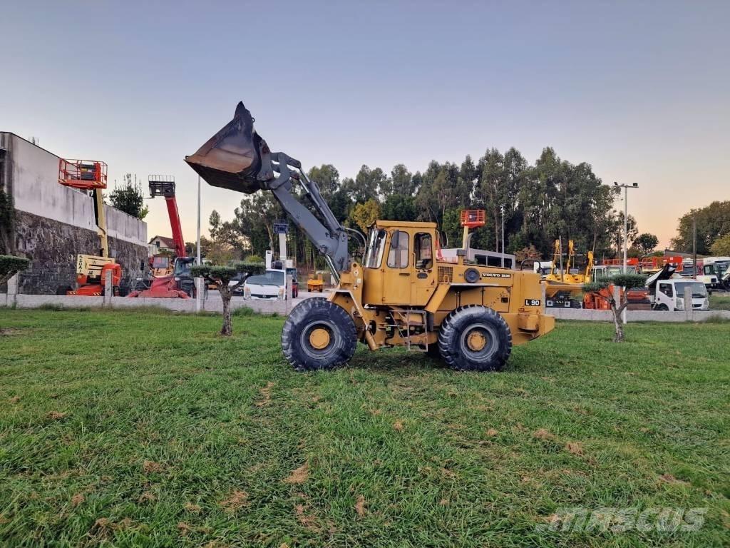 Volvo L 90 Kolesni nakladalci