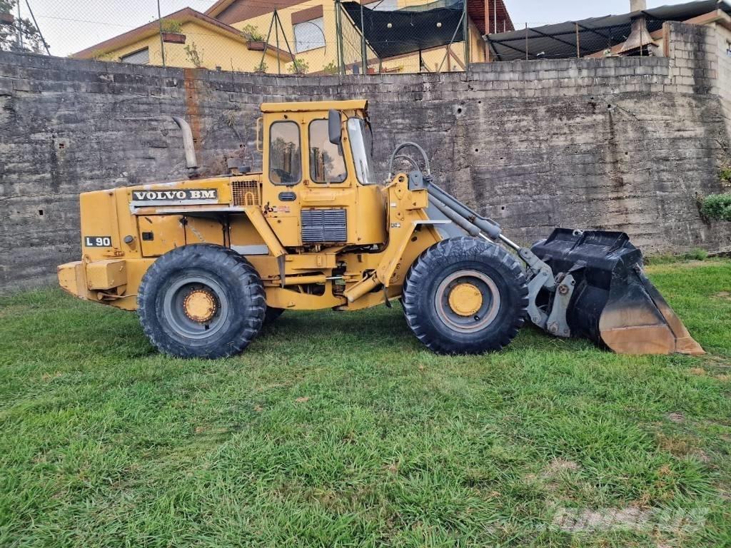 Volvo L 90 Kolesni nakladalci
