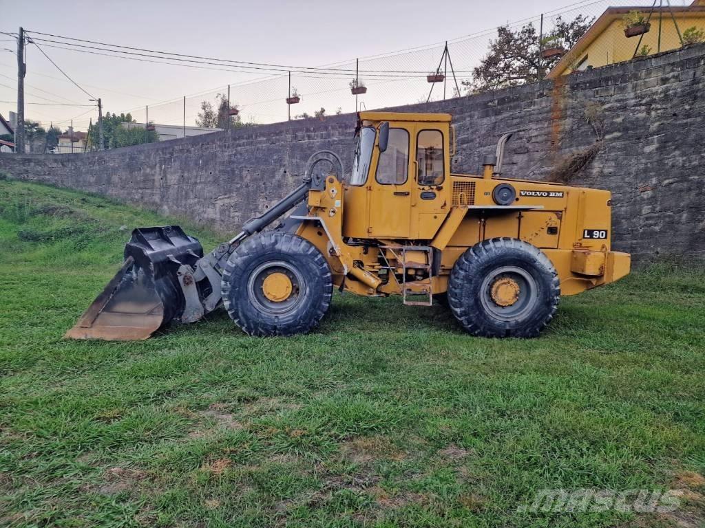 Volvo L 90 Kolesni nakladalci