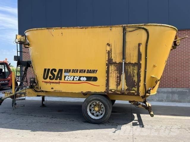  USA 850CF Mešalne hranilnice
