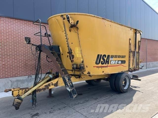  USA 850CF Mešalne hranilnice
