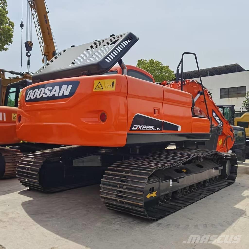Doosan DX 225 Bagri goseničarji