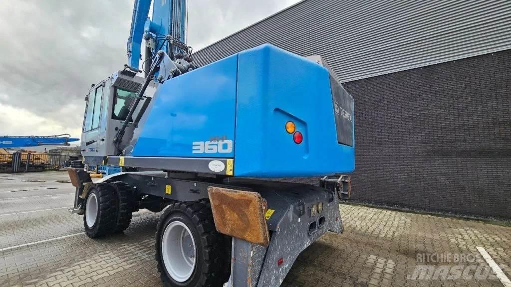 Fuchs MHL360 Bagri za prekladanje primarnih/sekundarnih surovin
