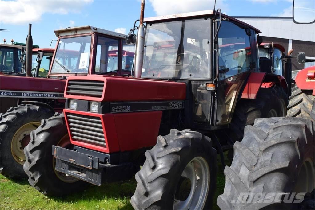Case IH 844 XLN Traktorji
