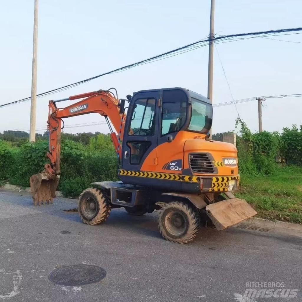 Doosan DX60W Bagri na kolesih