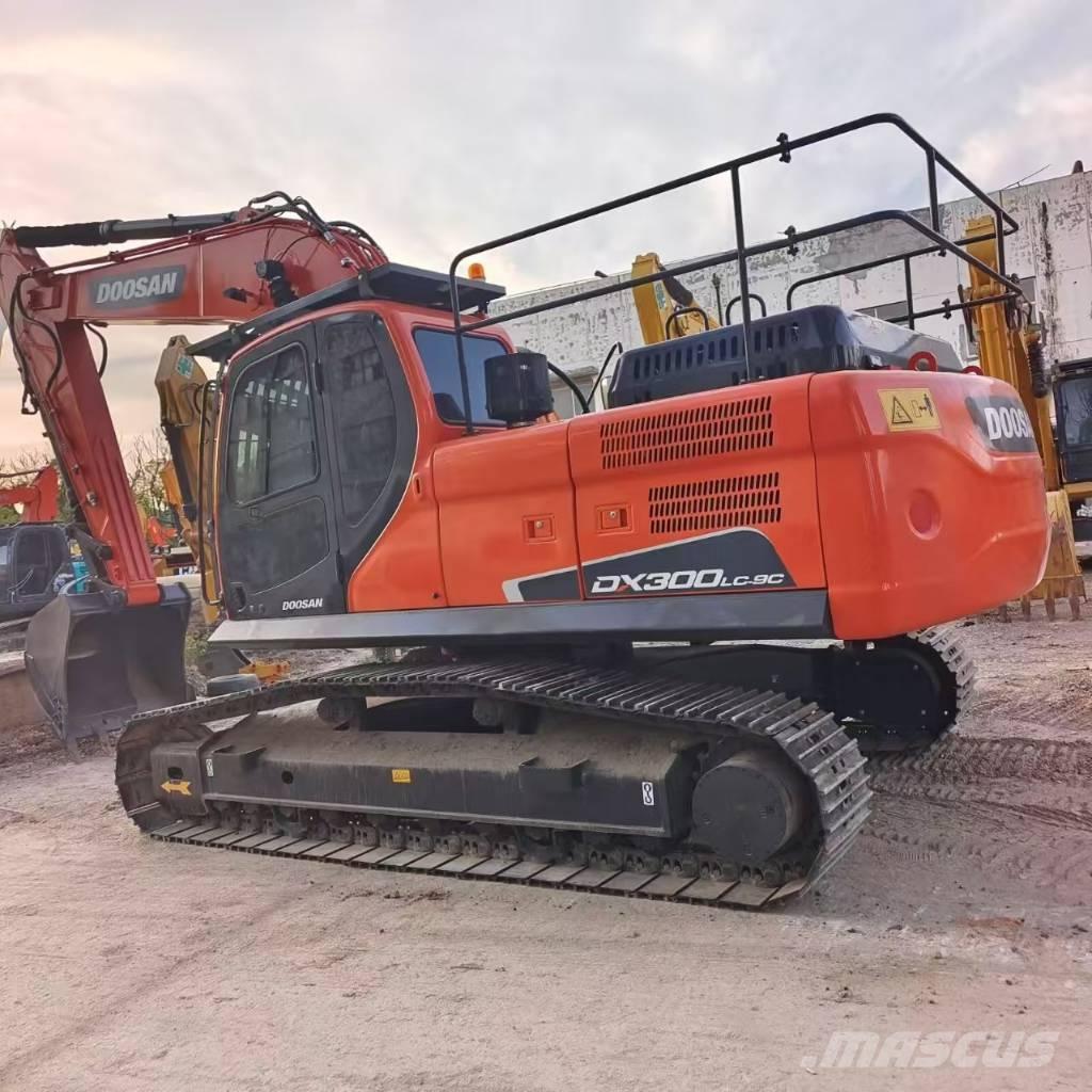 Doosan DX 300 LC Bagri goseničarji