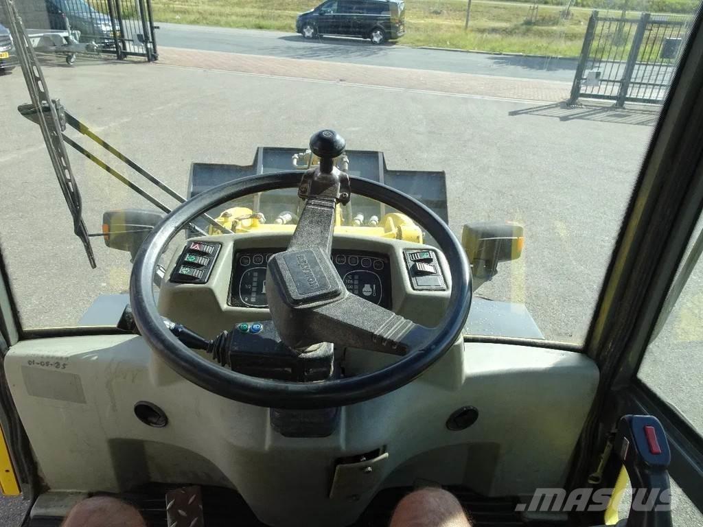Komatsu WA65-3 Kolesni nakladalci