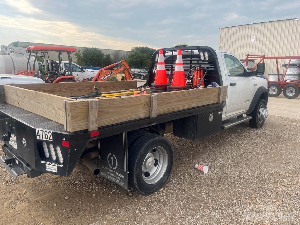 RAM 5500 Tovornjaki s kesonom/platojem