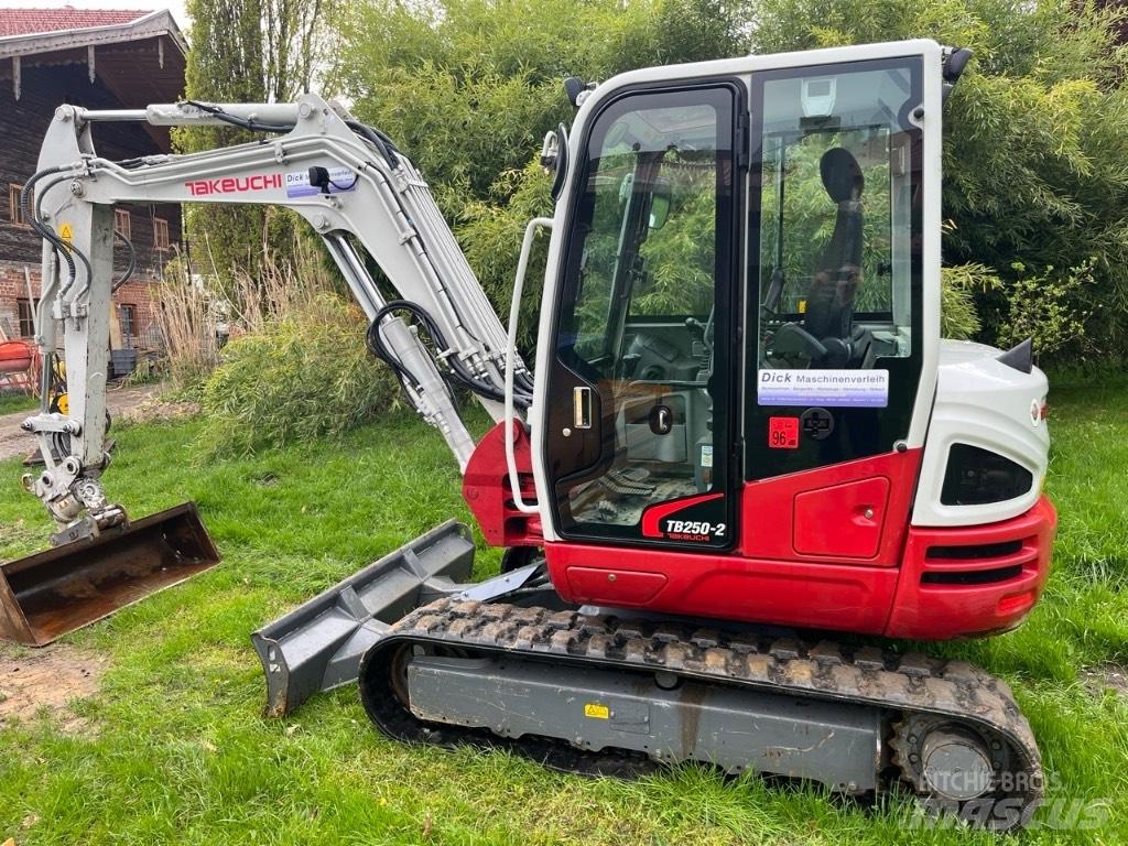 Takeuchi TB250-2 Mini bagri <7t
