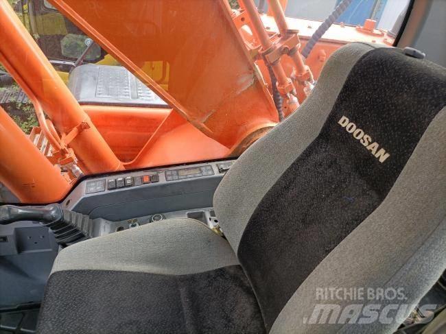 Doosan DX 300 Bagri goseničarji