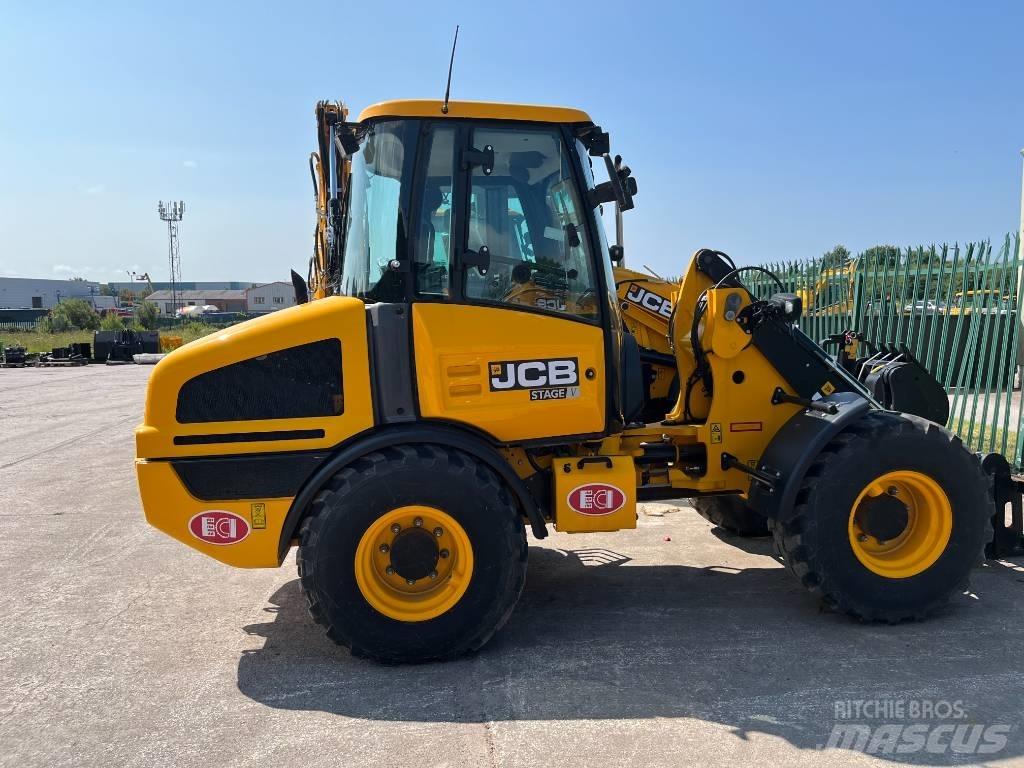JCB 407 agri demo Traktorji