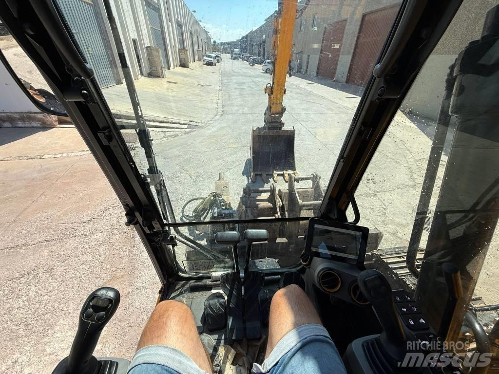 JCB 131 X LCD Bagri goseničarji