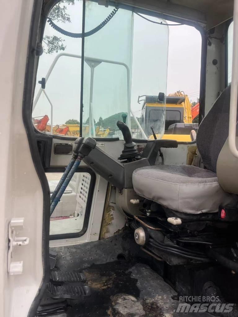 Takeuchi TB180C Bagri goseničarji