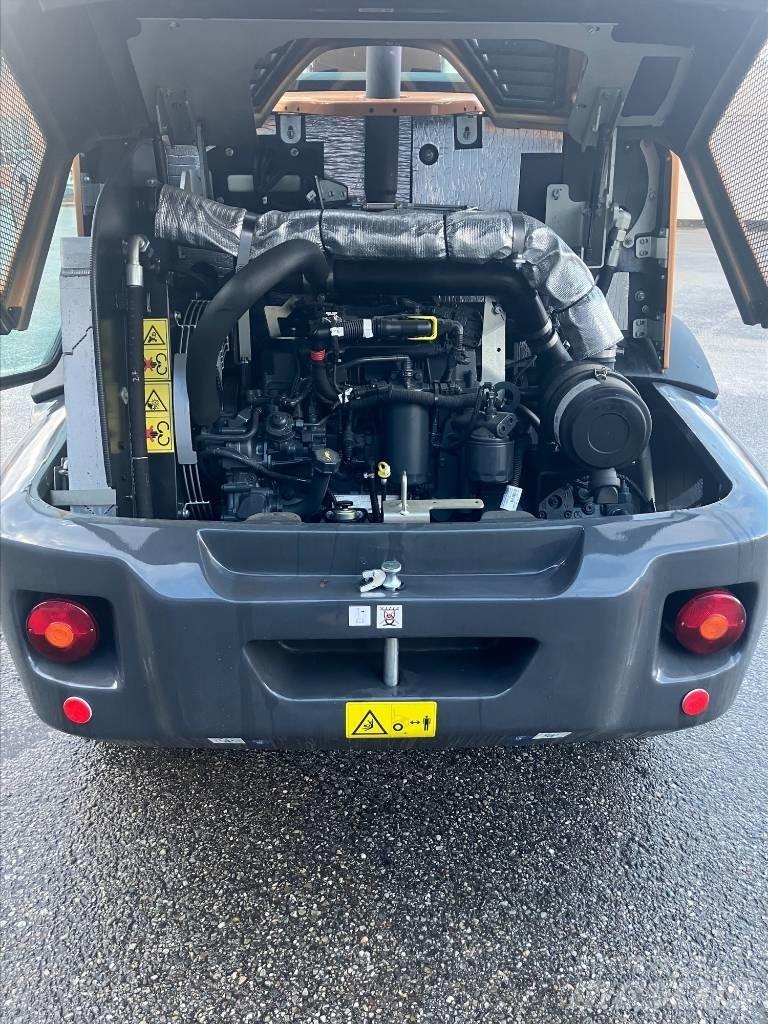 CASE 221F Evo Kolesni nakladalci