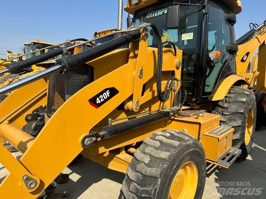 CAT 420F Kolesni nakladalci