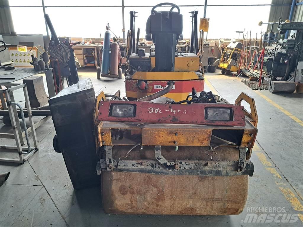 Dynapac CC102 Drugo