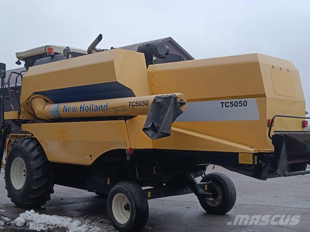 New Holland TC 5050 Kombajni
