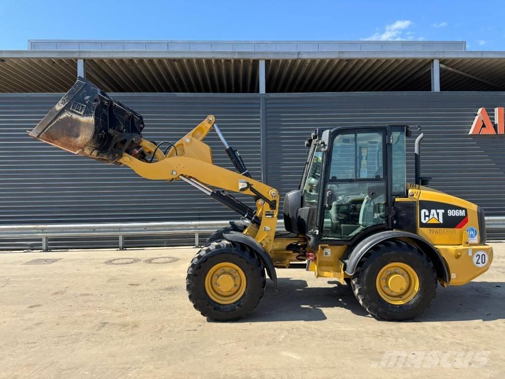 CAT 906M Kolesni nakladalci