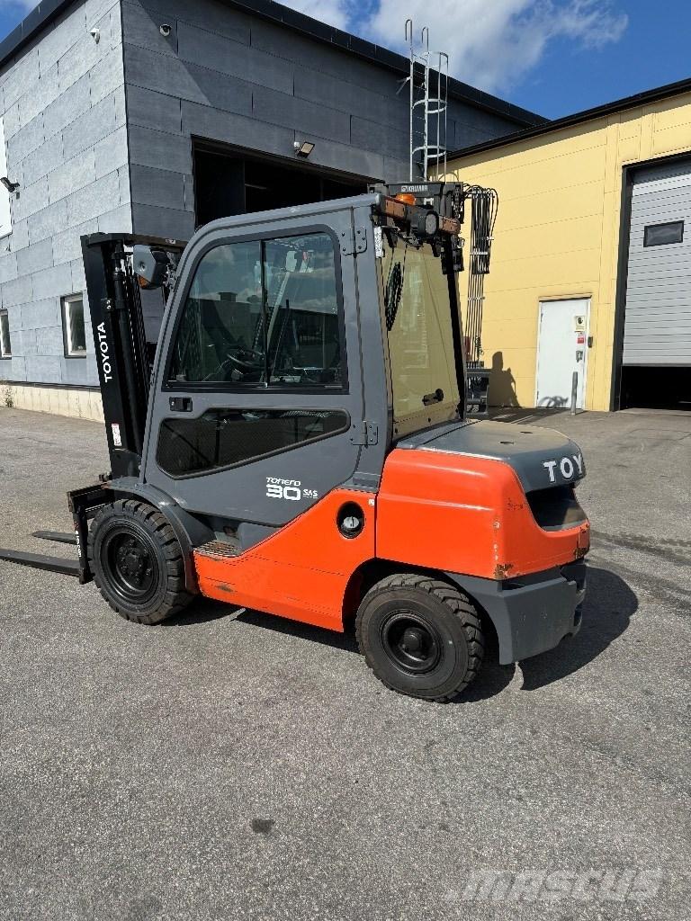 Toyota 02-8FDF30 Dizelski viličarji
