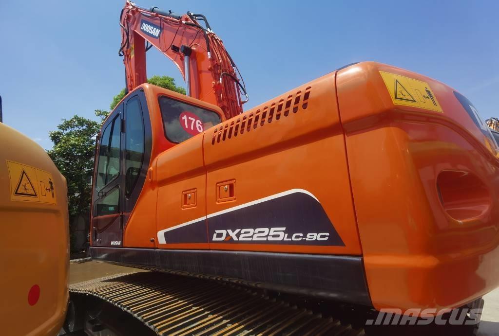 Doosan DX 225 LC Bagri goseničarji