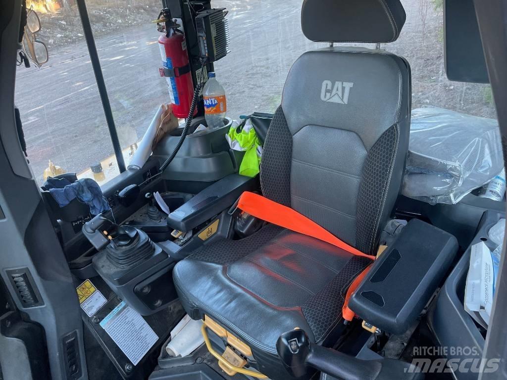 CAT D 6 XE LGP Buldožerji goseničarji