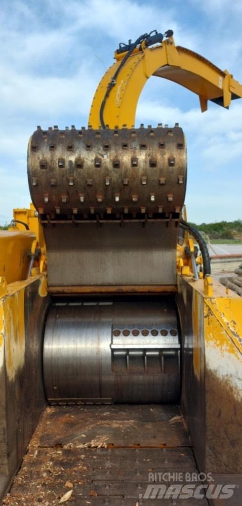 CBI Chipmax 484VR Drobilci lesa