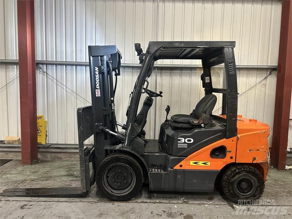 Doosan D30S-5 Dizelski viličarji