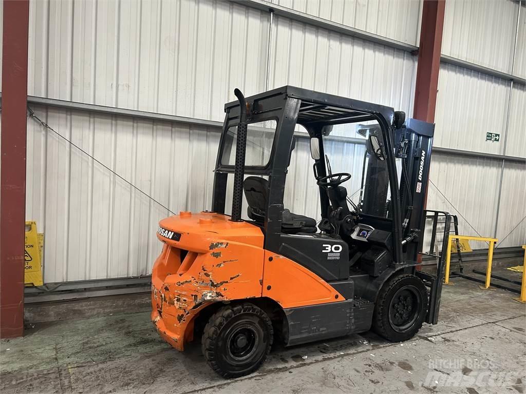 Doosan D30S-5 Dizelski viličarji