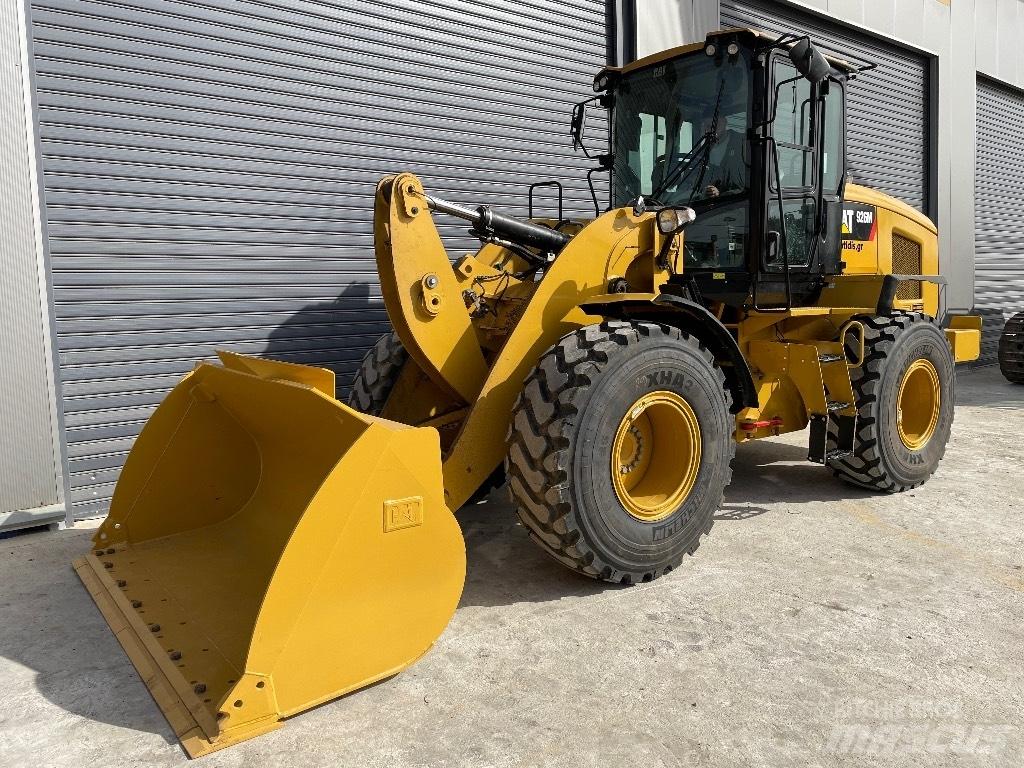CAT 926M Kolesni nakladalci