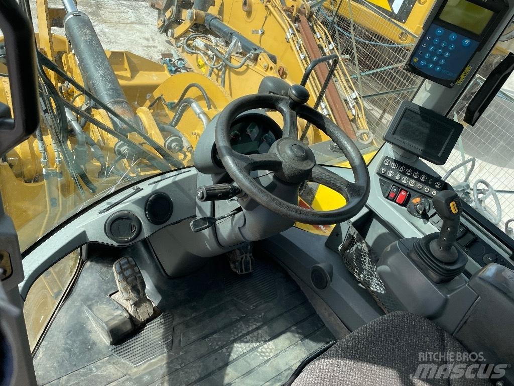 CAT 926M Kolesni nakladalci