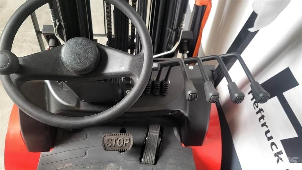  EFL303-B Električni viličarji