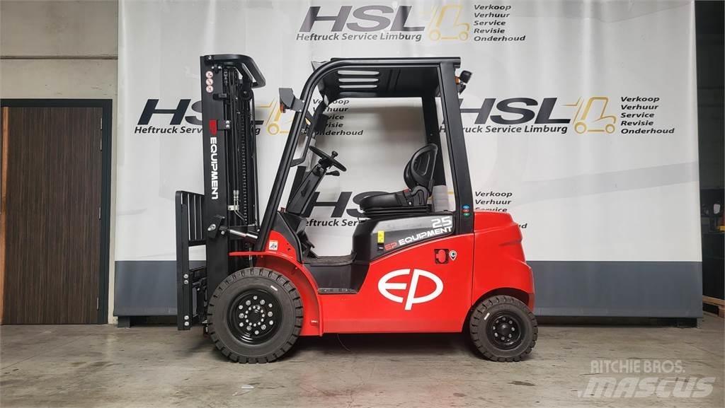  EFL303-B Električni viličarji
