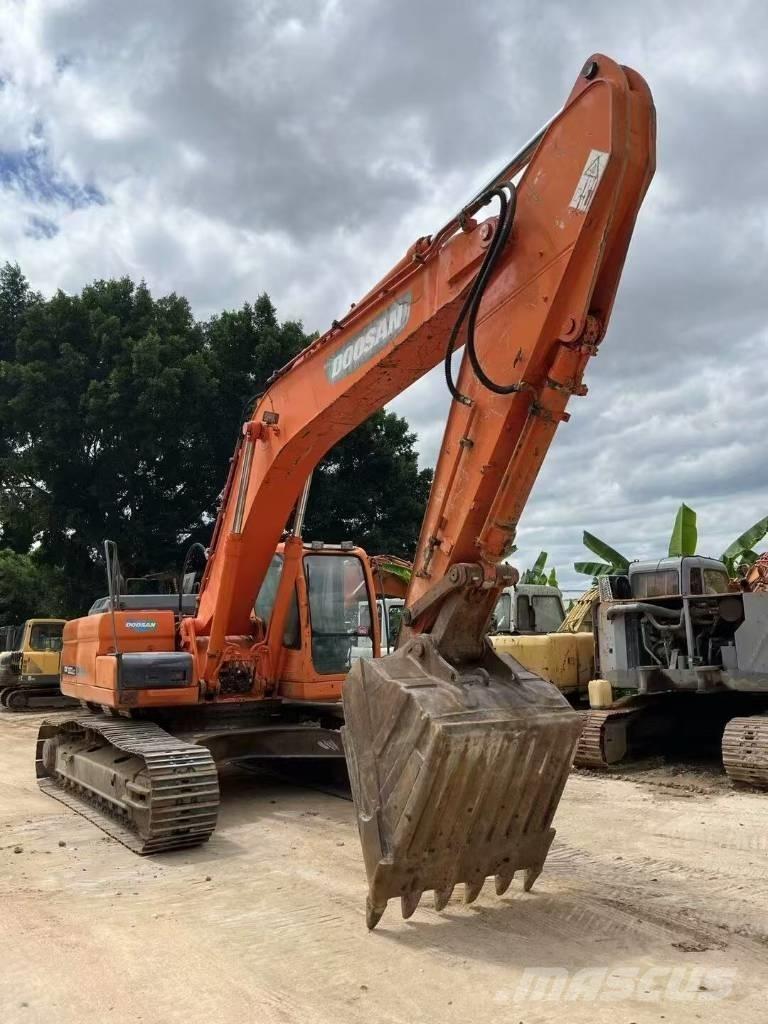 Doosan DX300LC Bagri goseničarji
