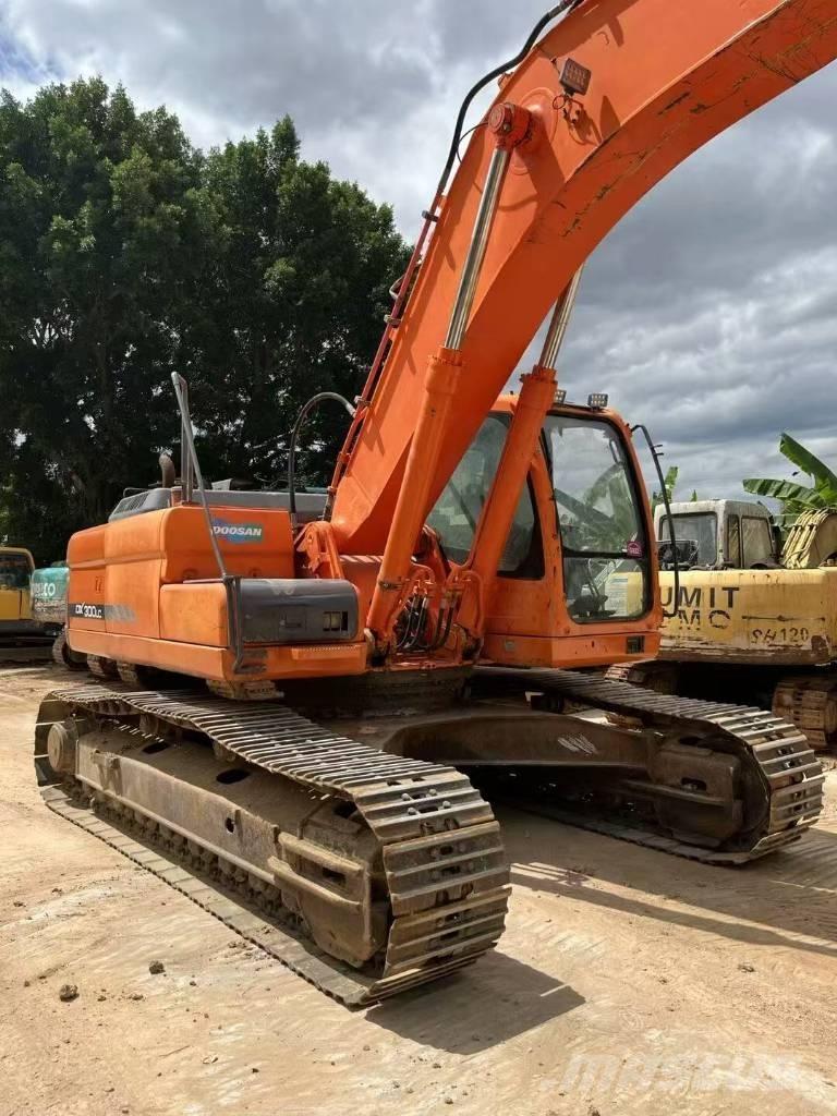Doosan DX300LC Bagri goseničarji