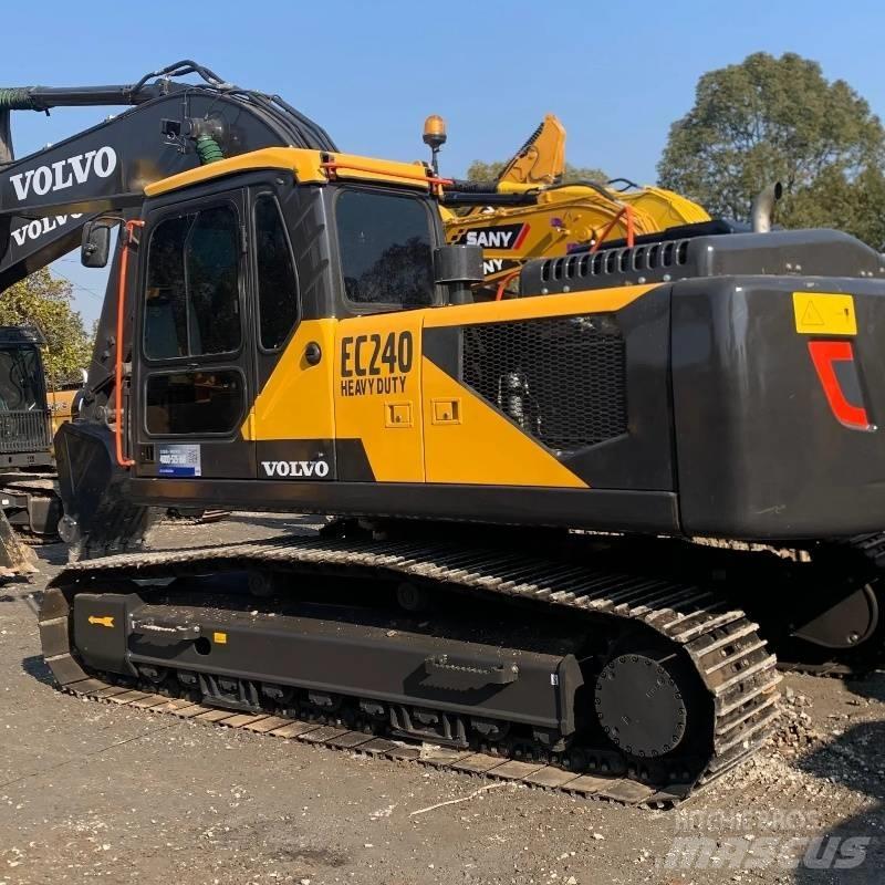 Volvo EC 240 Bagri goseničarji