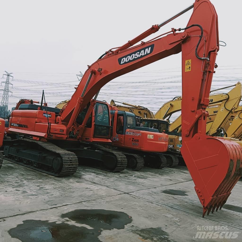 Doosan DX 300 LC Bagri goseničarji