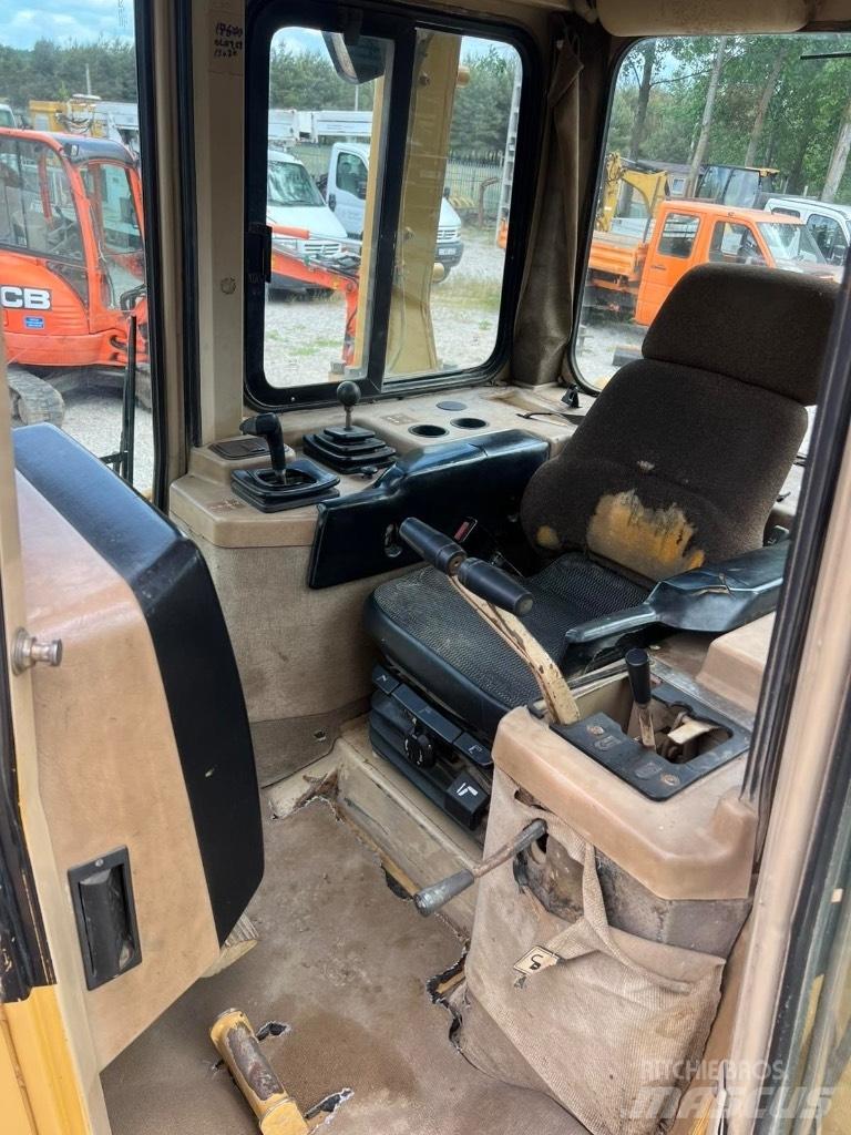 CAT D 6 M Buldožerji goseničarji